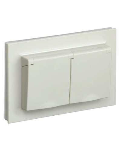 Розетка 2-местная с з/к РСбш12-3-44-БрКр бежевый BRITE (BR-R26-16-44-K10-F). Розетка с заземлением с защитными шторками и крышкой в сборе. IEK в Архангельске