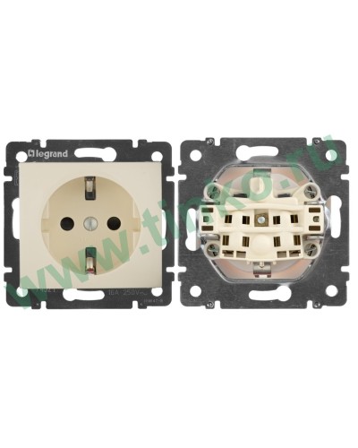 Розетка Valena 2К+3 с защитными шторками, на винтах 16А 250В, слоновая кость (774321). Розетка. LegranD в Архангельске